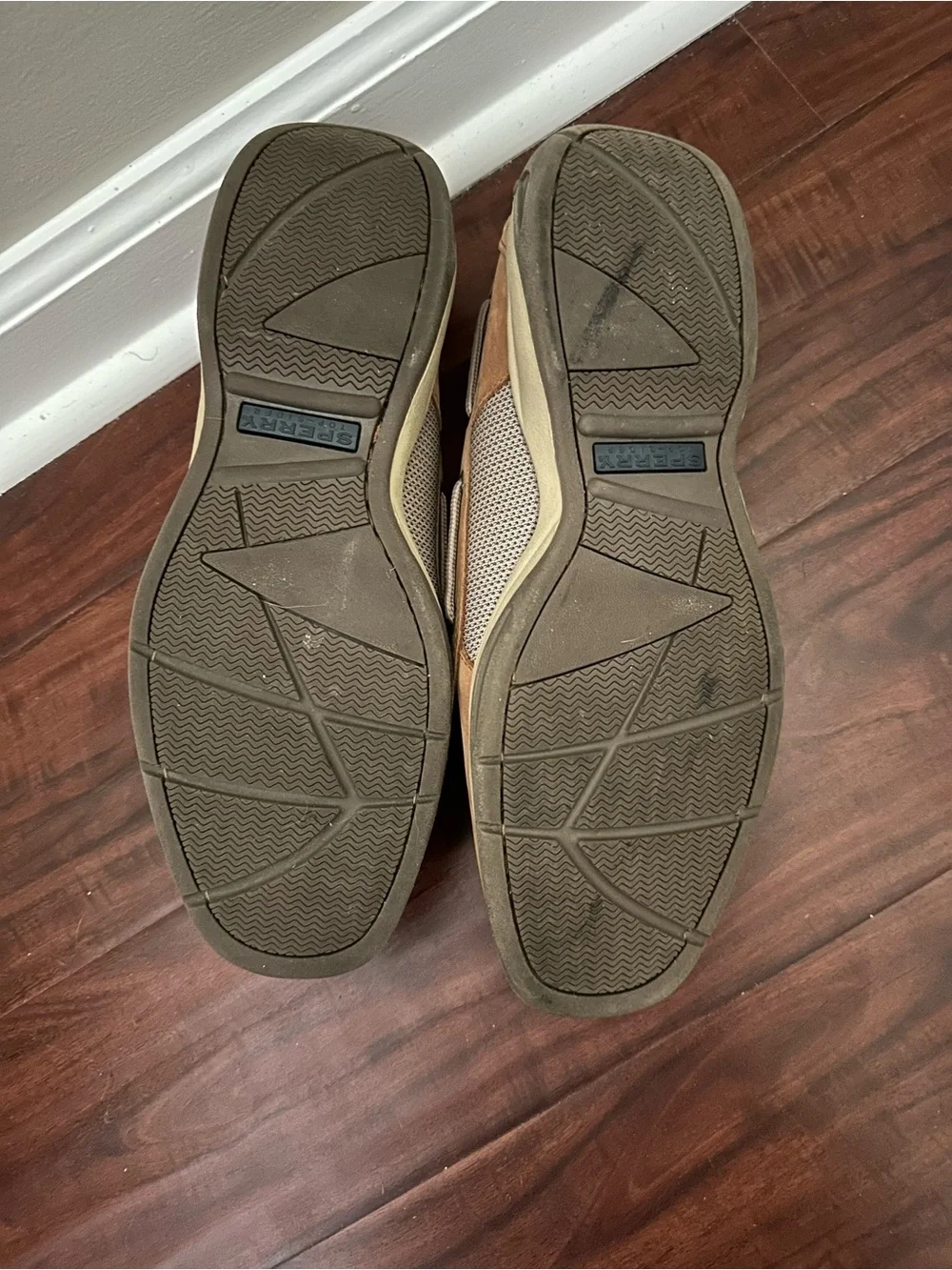 Sperry Men's Tan Boat Shoes with Contrast Stitching